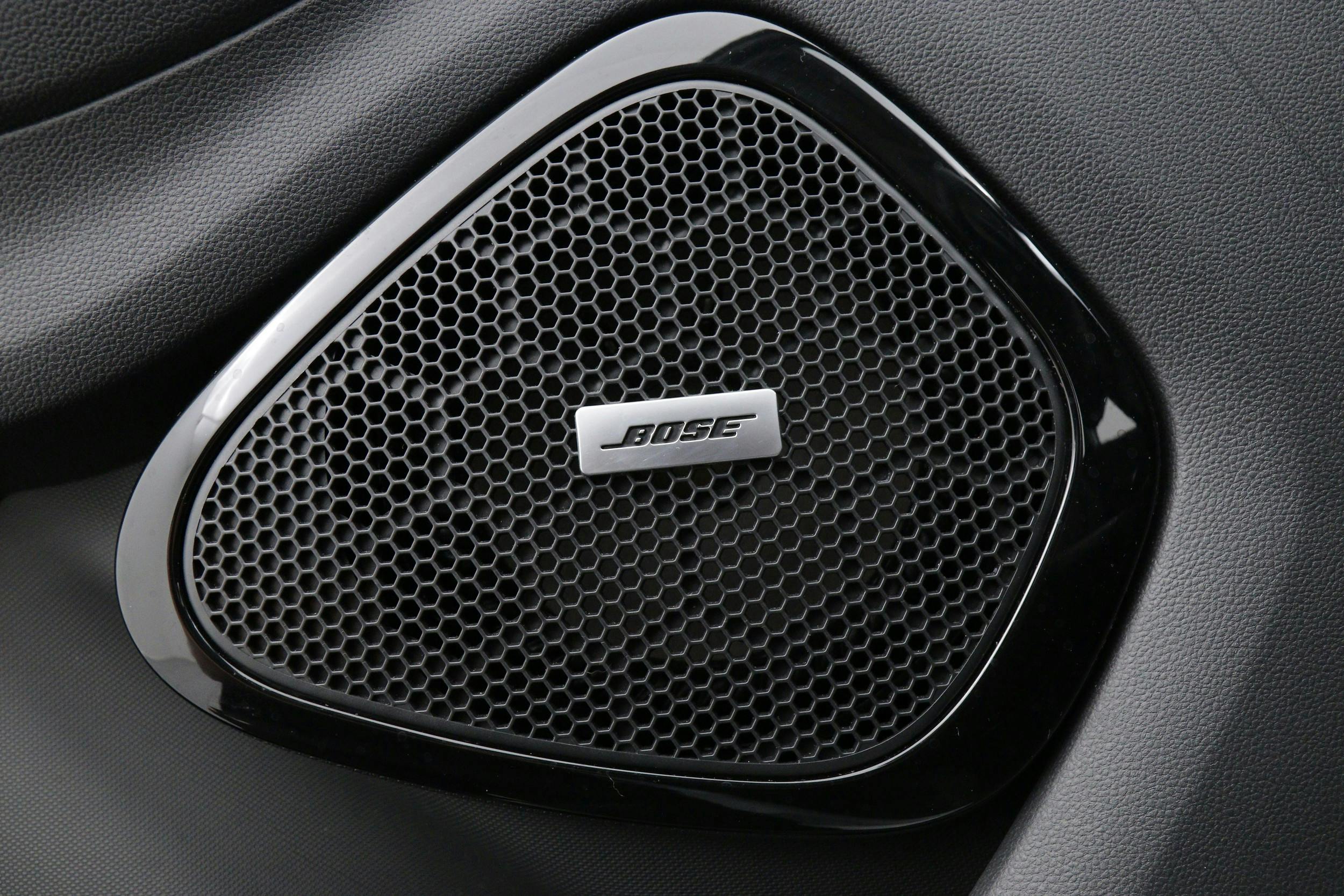 Bose® ljudsystem med subwoofer och 6 högtalare